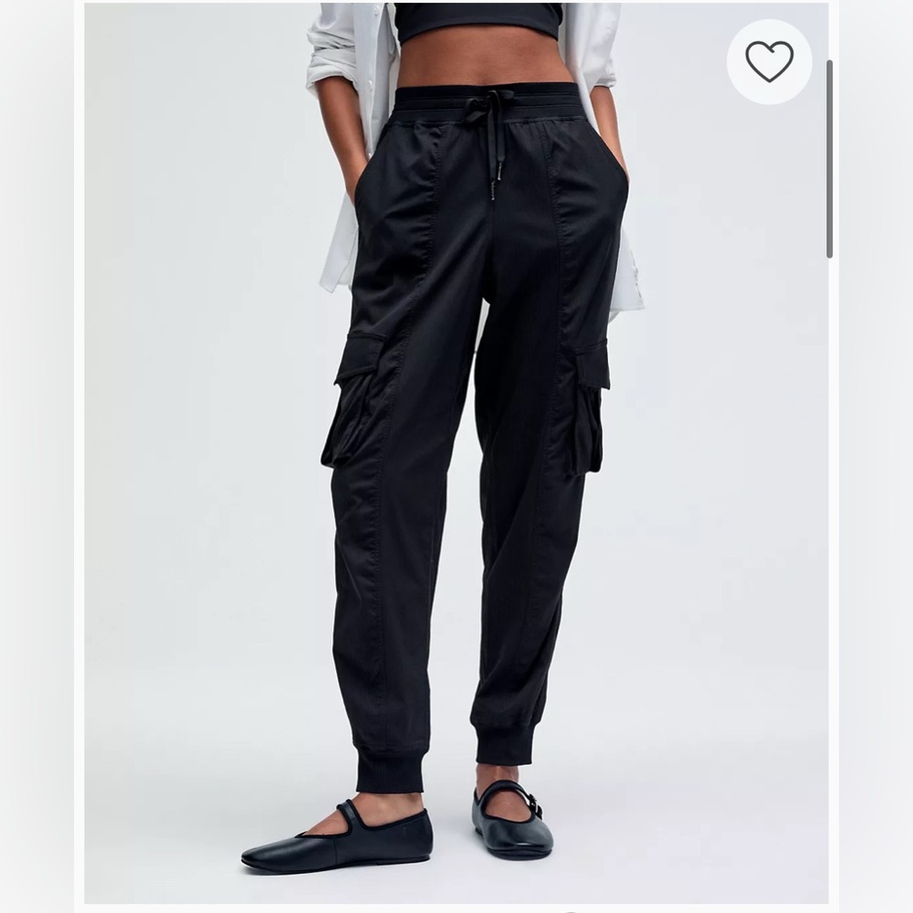 Brand new Lululemon Dance Studio relaxed fit cargo jogger!
